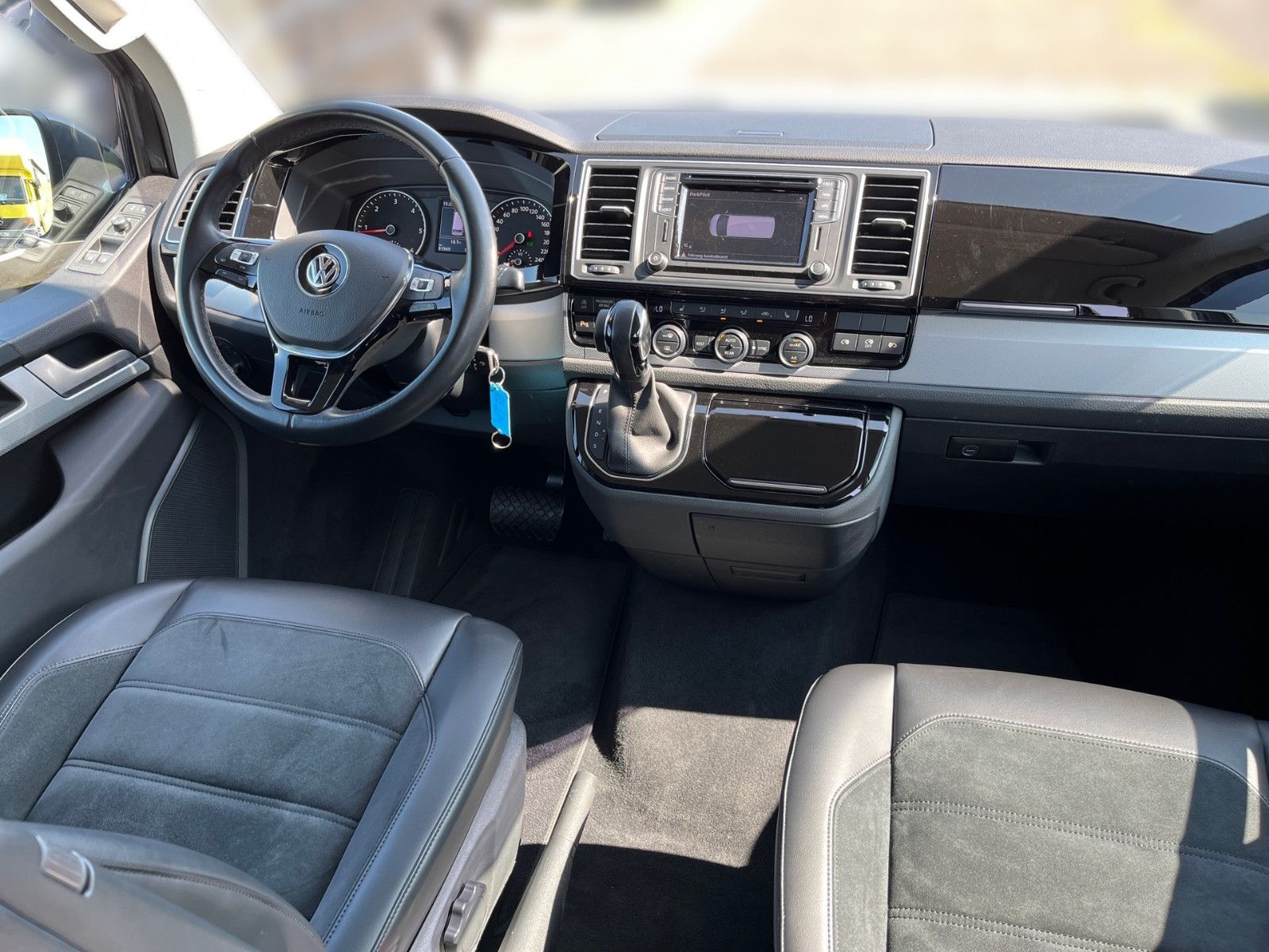 Fahrzeugabbildung Volkswagen T6 Transporter Bus Multivan Highline