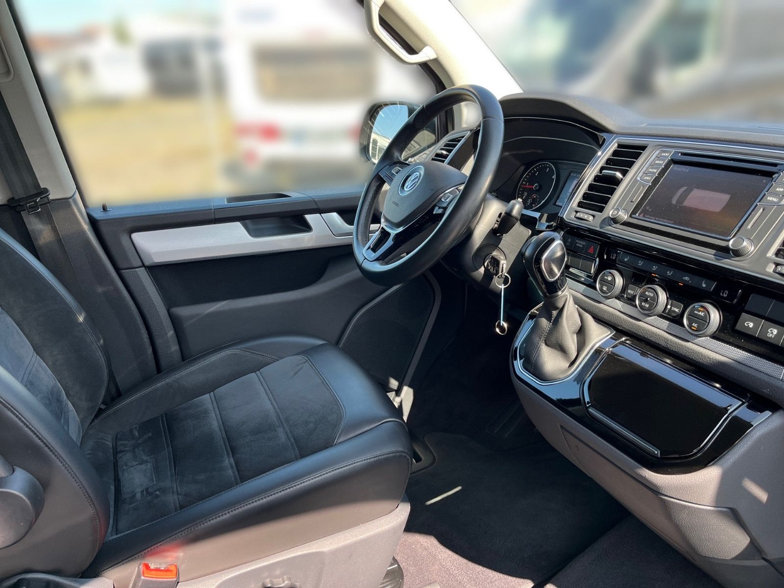 Fahrzeugabbildung Volkswagen T6 Transporter Bus Multivan Highline