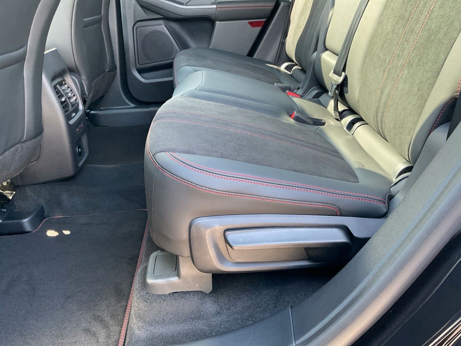 Fahrzeugabbildung Ford Kuga 2.5 PHEV ST-Line X+Panorama+Matrix-LED+AHK+