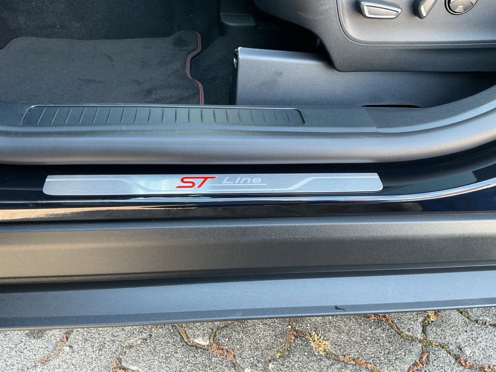 Fahrzeugabbildung Ford Kuga 2.5 PHEV ST-Line X+Panorama+Matrix-LED+AHK+