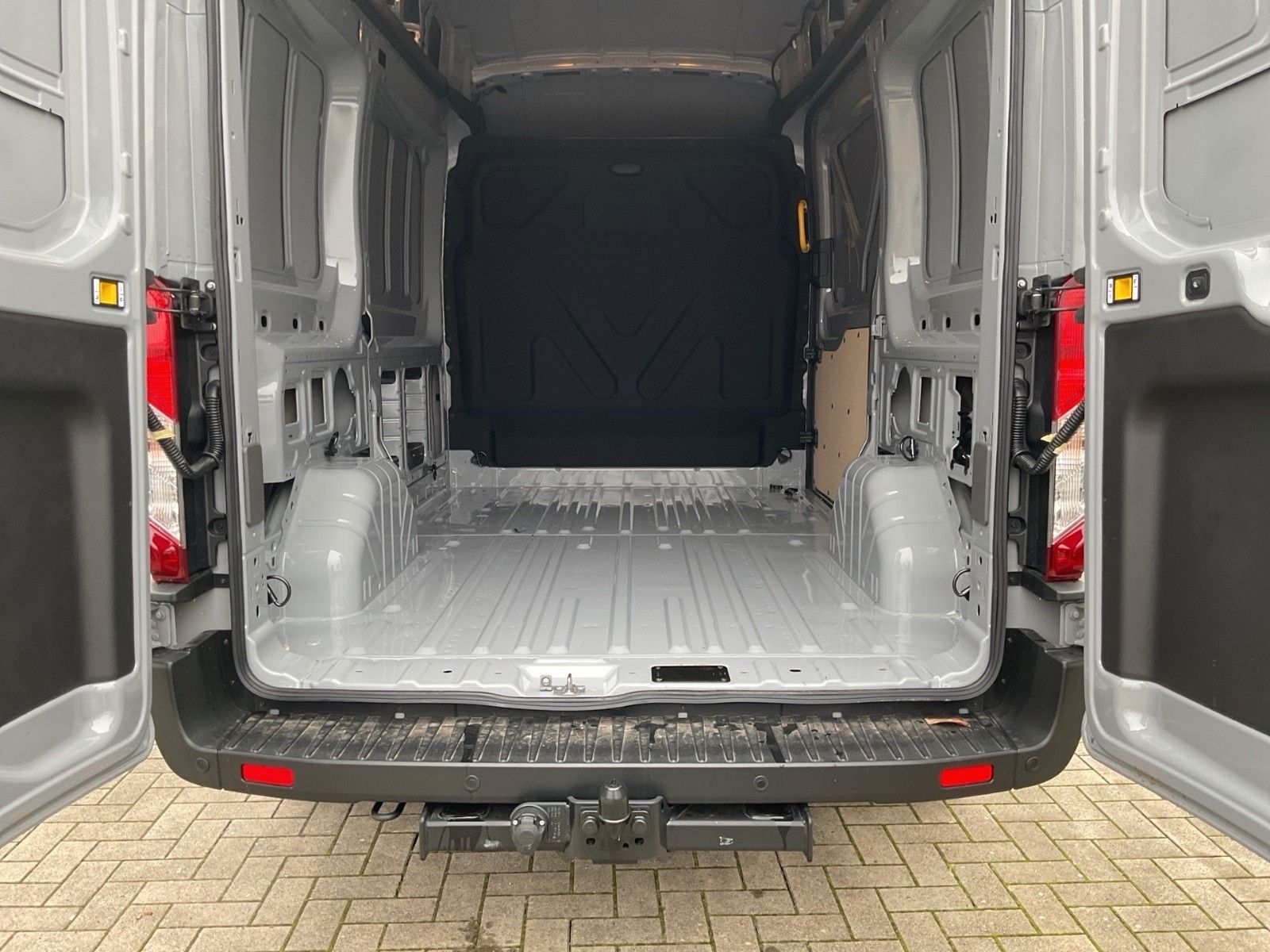 Fahrzeugabbildung Ford Transit Kasten 350 L2 H3 Trend Einzelsitz