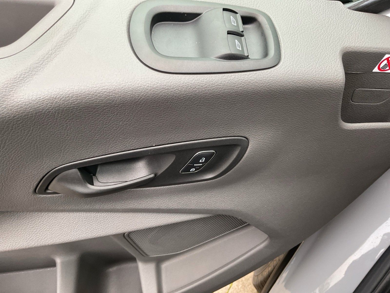 Fahrzeugabbildung Ford Transit Kasten 350 L2 H3 Trend Einzelsitz