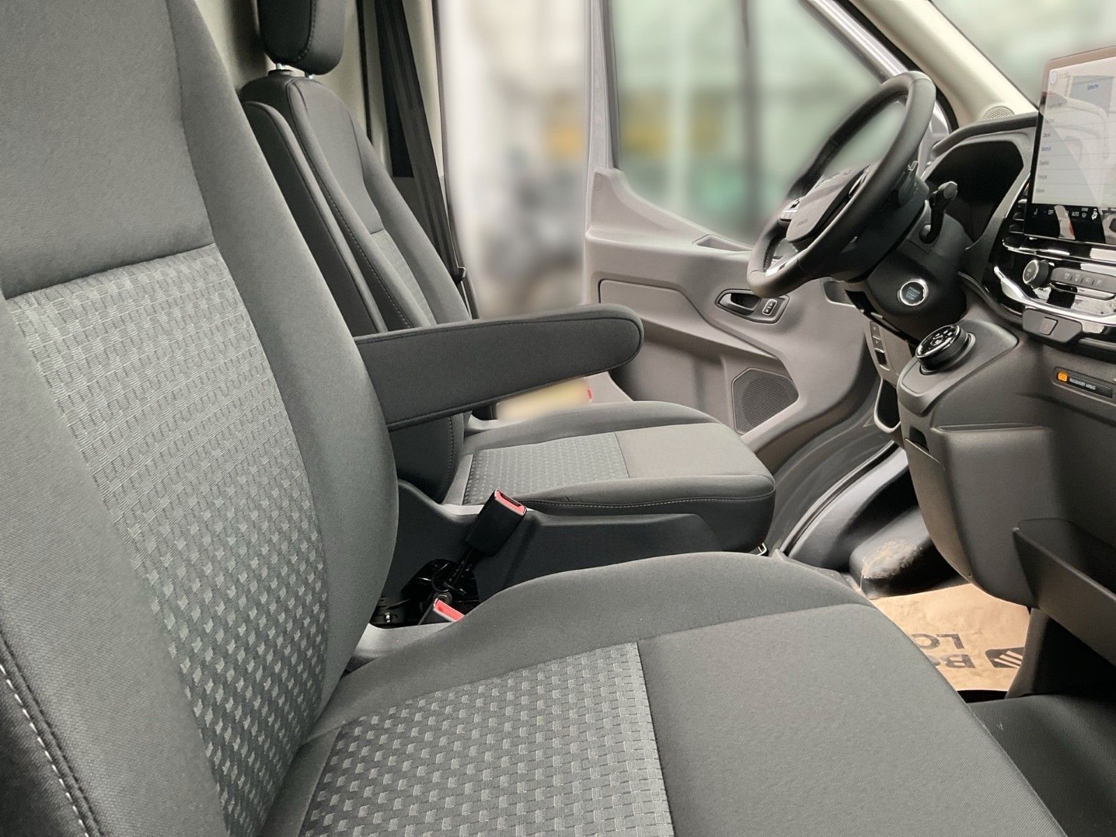 Fahrzeugabbildung Ford Transit Kasten 350 L2 H3 Trend Einzelsitz