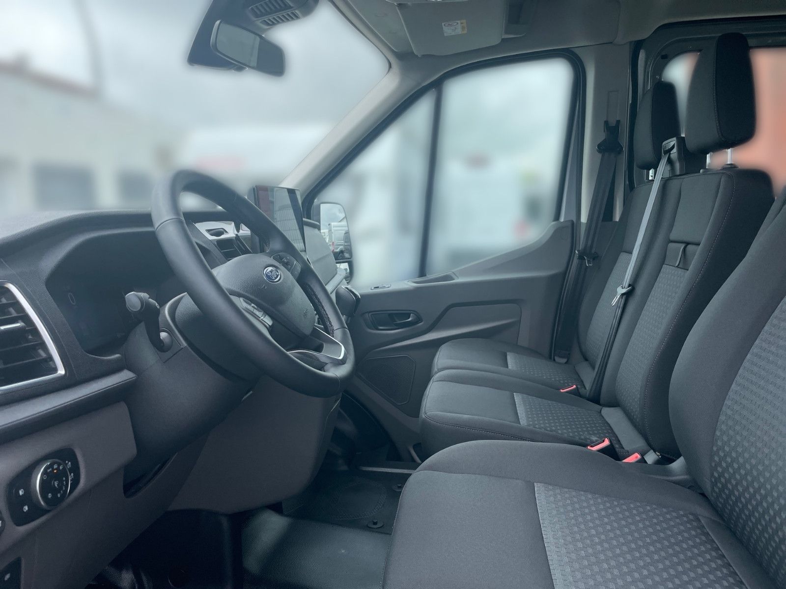 Fahrzeugabbildung Ford Transit Pritsche DOKA 350 L3 Trend
