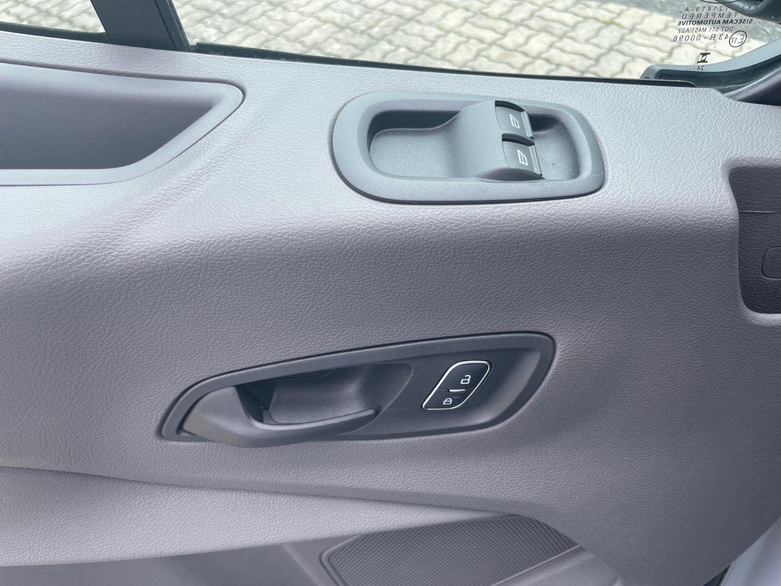 Fahrzeugabbildung Ford Transit Pritsche DOKA 350 L3 Trend