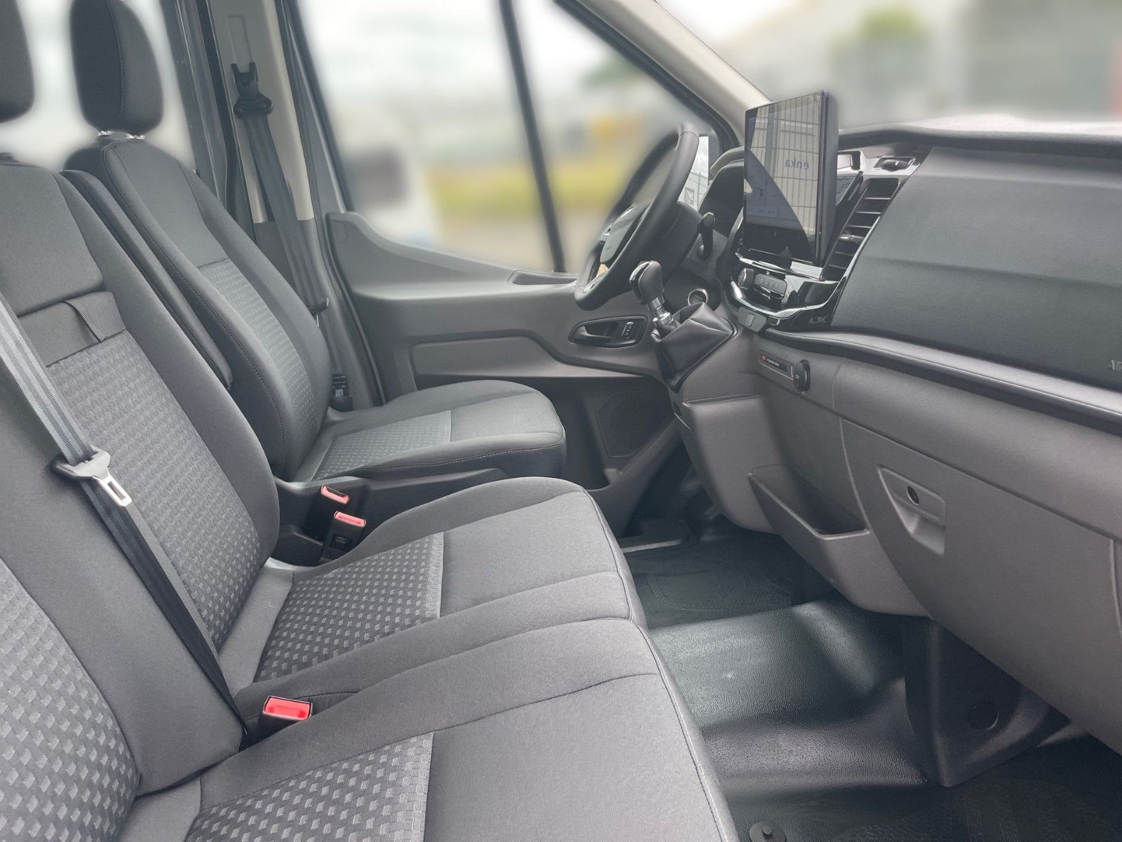Fahrzeugabbildung Ford Transit Pritsche DOKA 350 L3 Trend