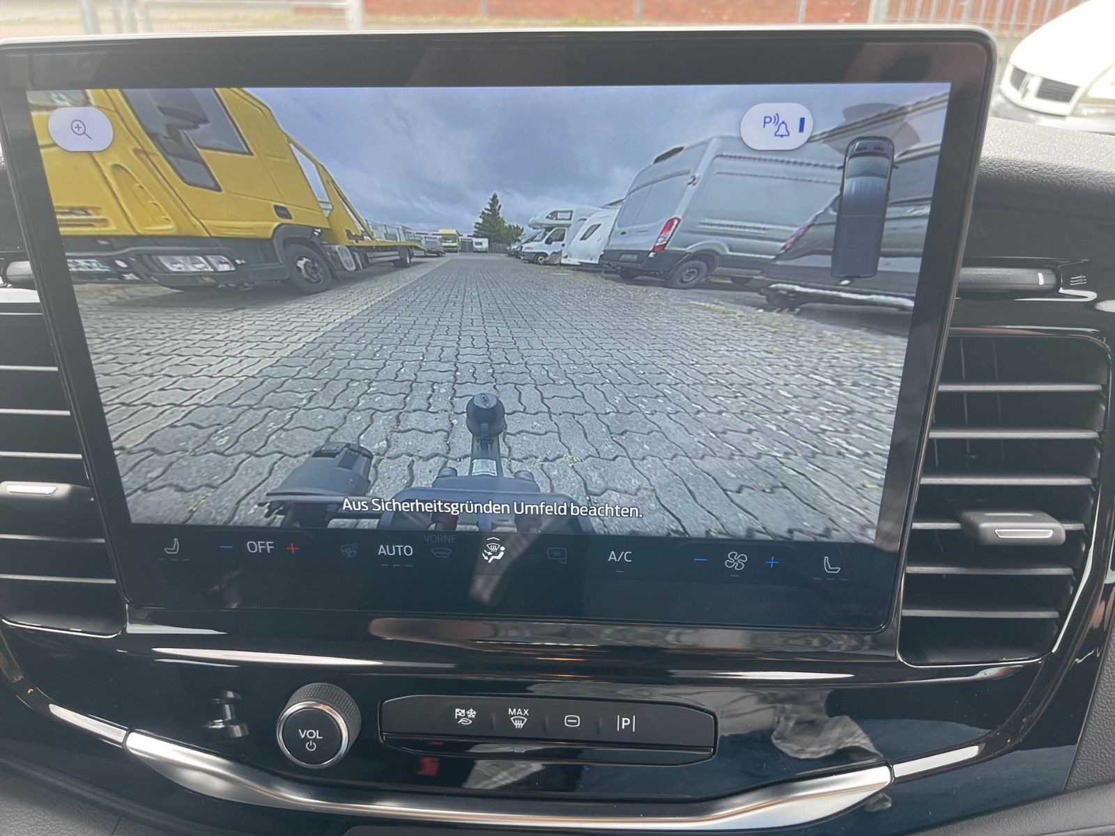 Fahrzeugabbildung Ford Transit Pritsche DOKA 350 L3 Trend