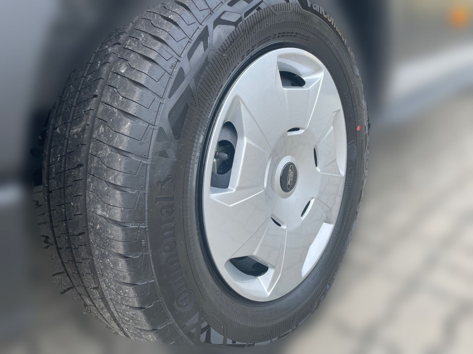 Fahrzeugabbildung Ford Transit Pritsche DOKA 350 L3 Trend