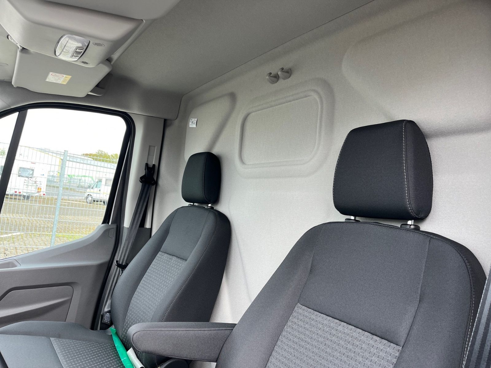 Fahrzeugabbildung Ford Transit Trend L3H2 Kastenwagen