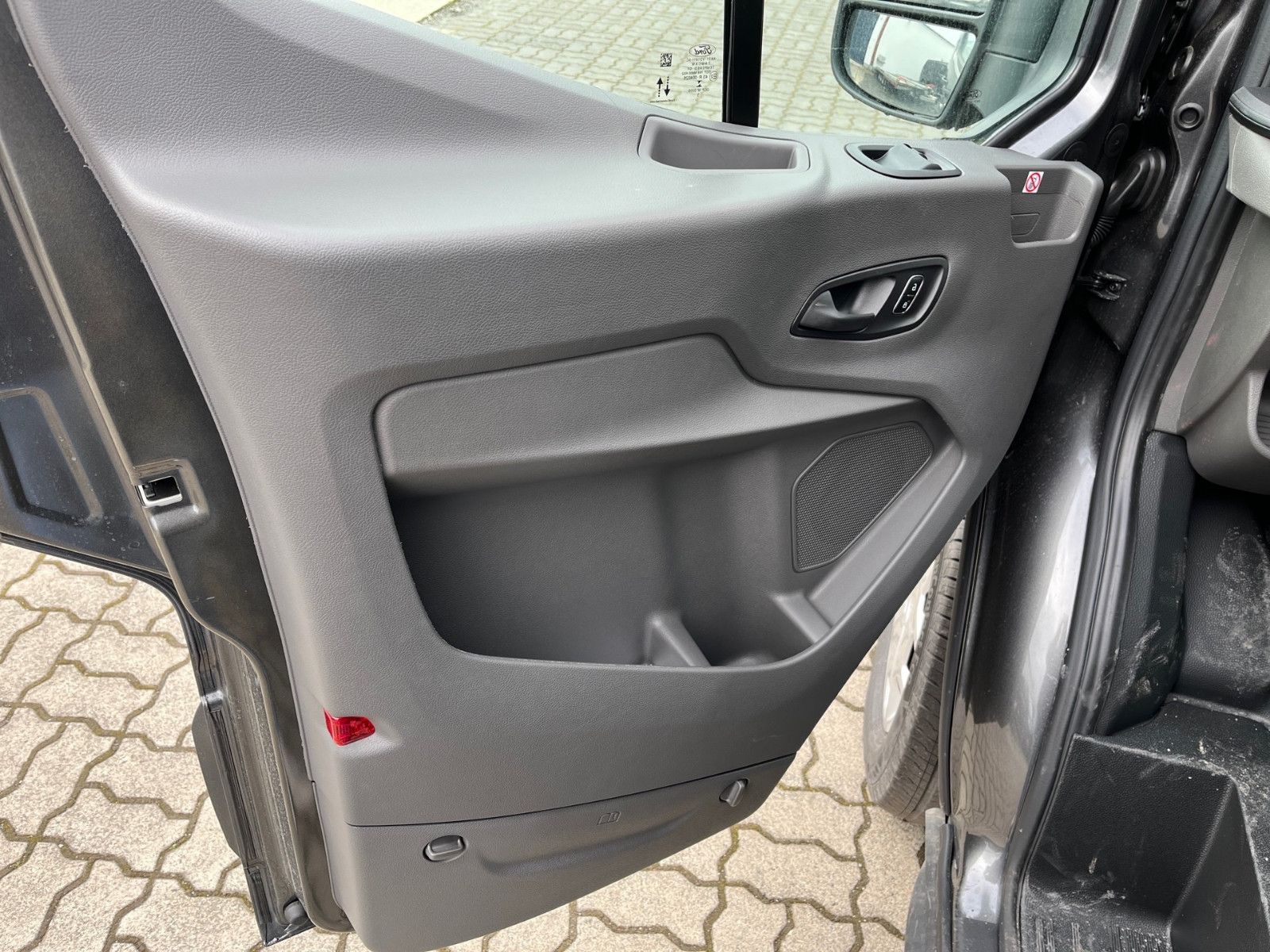 Fahrzeugabbildung Ford Transit Trend L3H2 Kastenwagen