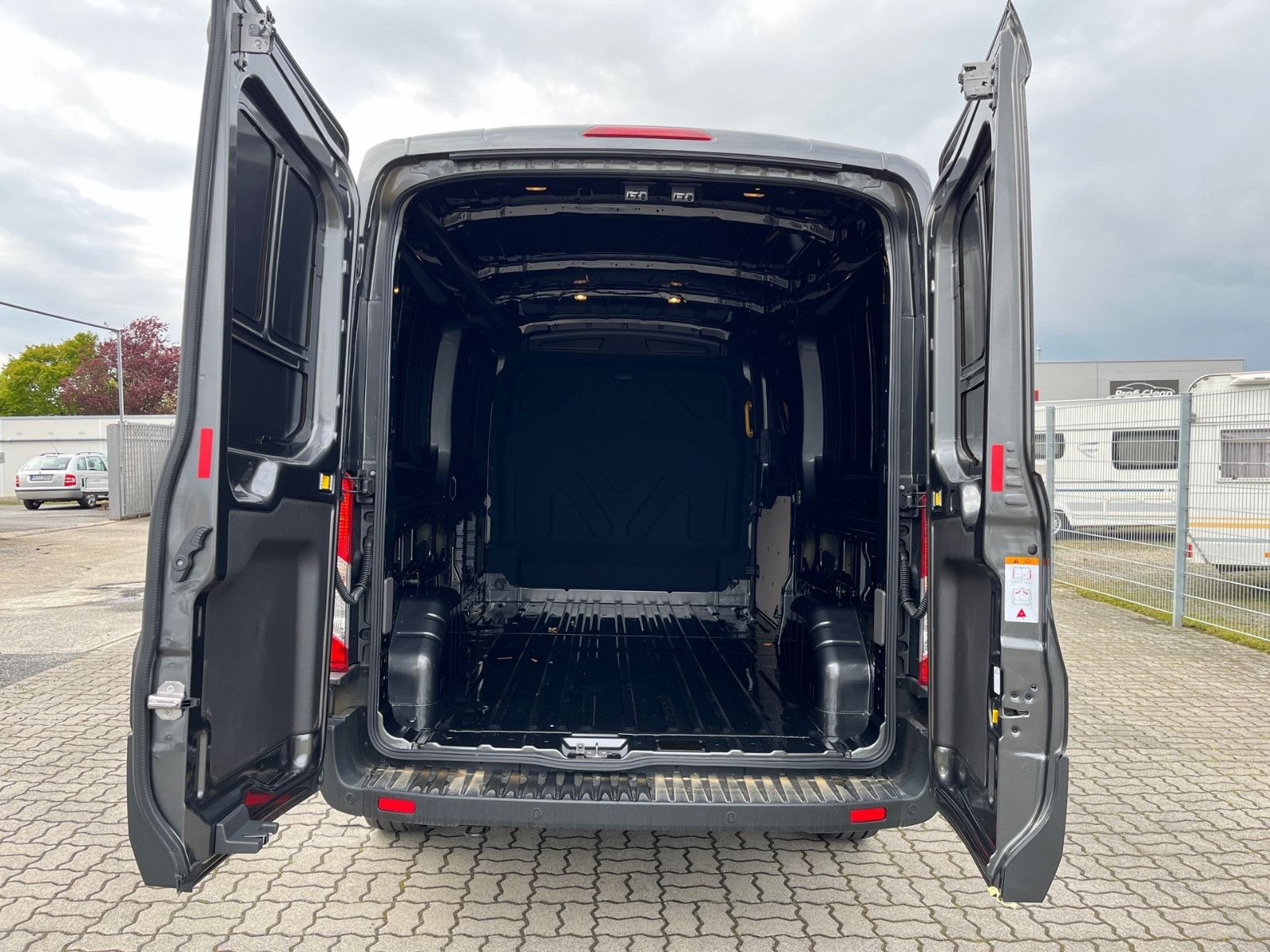 Fahrzeugabbildung Ford Transit Trend L3H2 Kastenwagen