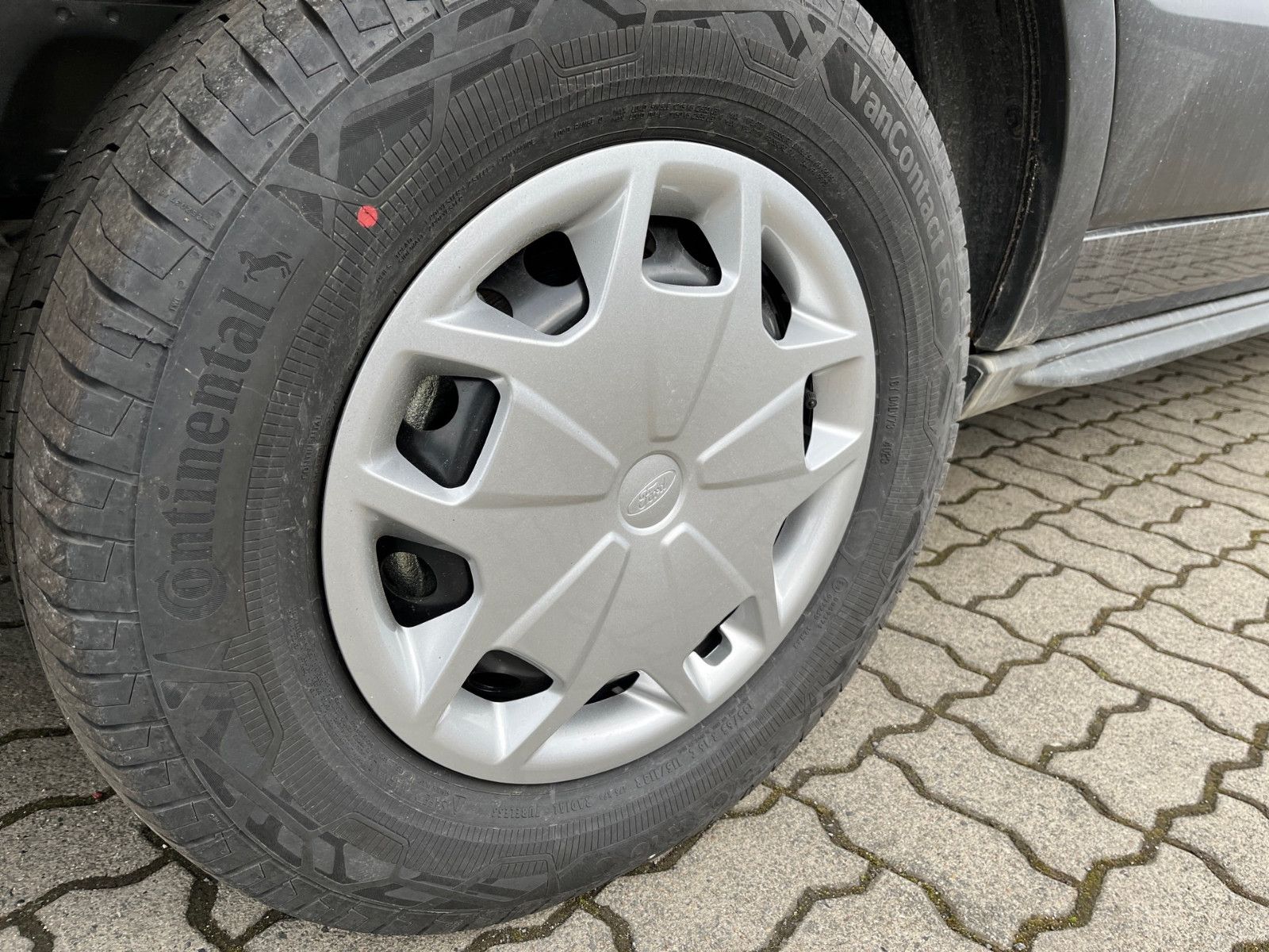 Fahrzeugabbildung Ford Transit Trend L3H2 Kastenwagen