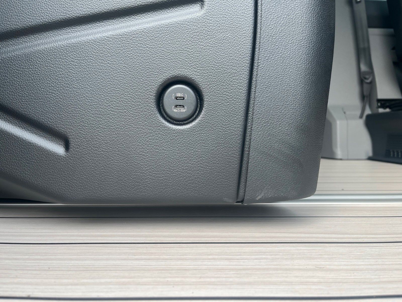 Fahrzeugabbildung Ford Nugget Plus AD Active 0,99 % Finanzierung