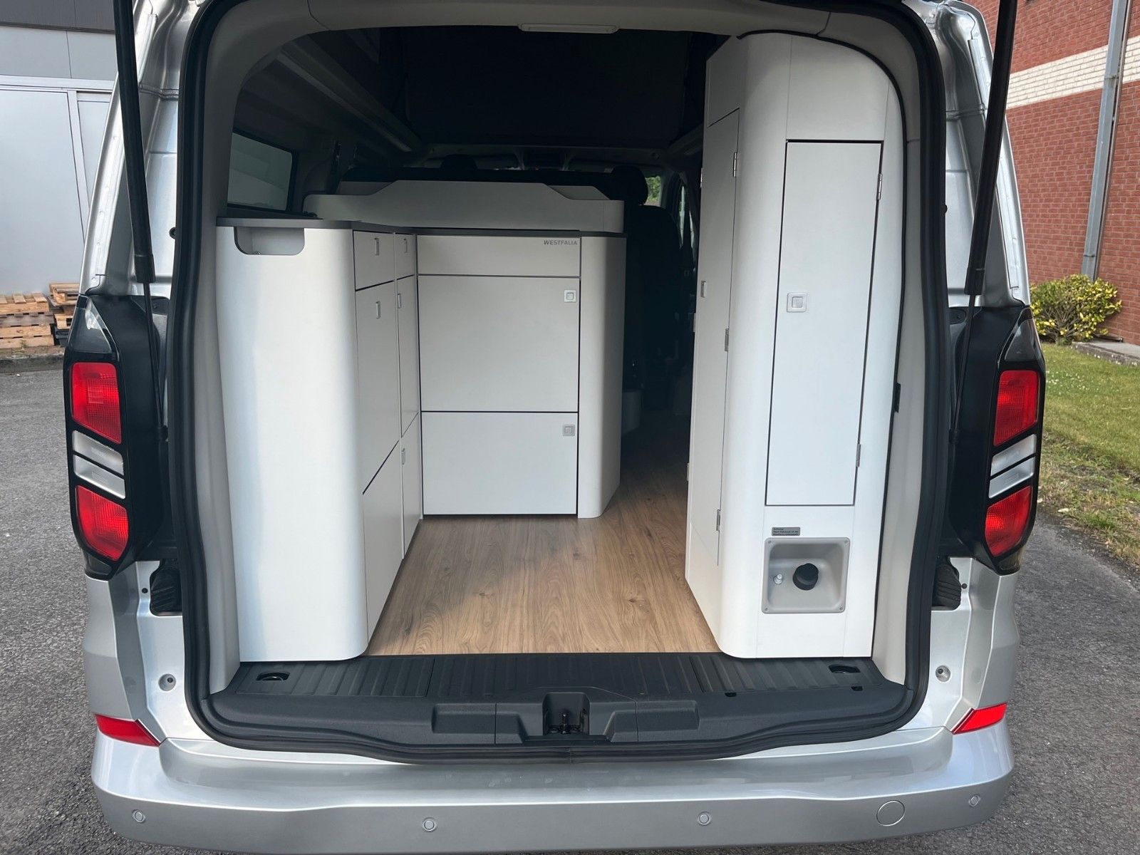 Fahrzeugabbildung Ford Nugget Plus AD Titanium 0,99 % Finanzierung