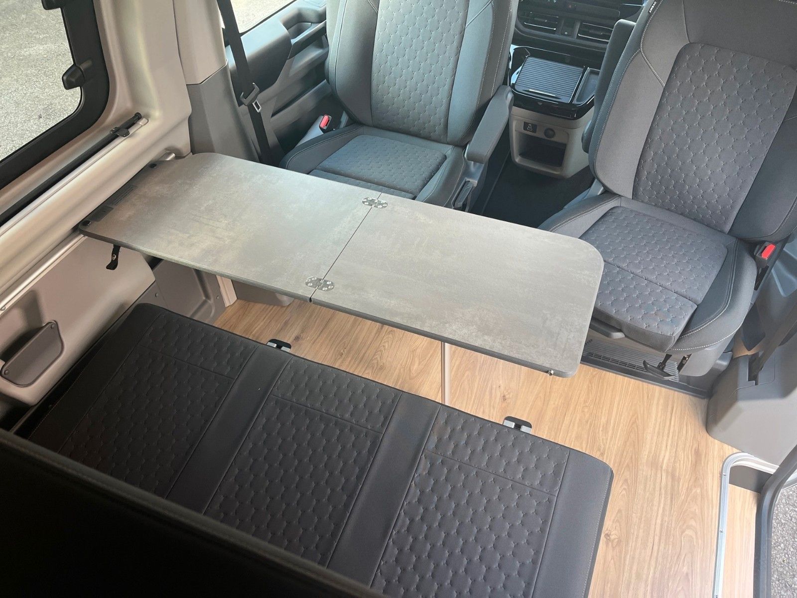 Fahrzeugabbildung Ford Nugget Plus AD Titanium 0,99 % Finanzierung