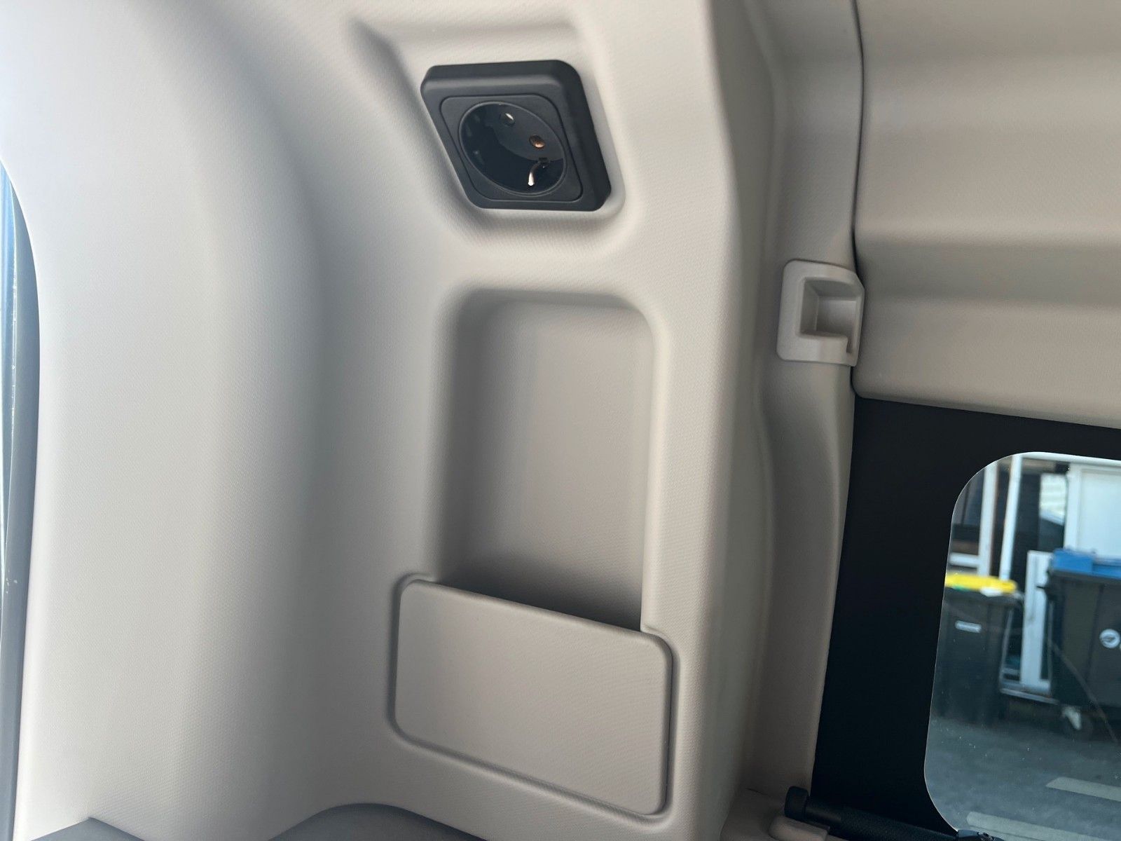 Fahrzeugabbildung Ford Nugget Plus AD Titanium 0,99 % Finanzierung