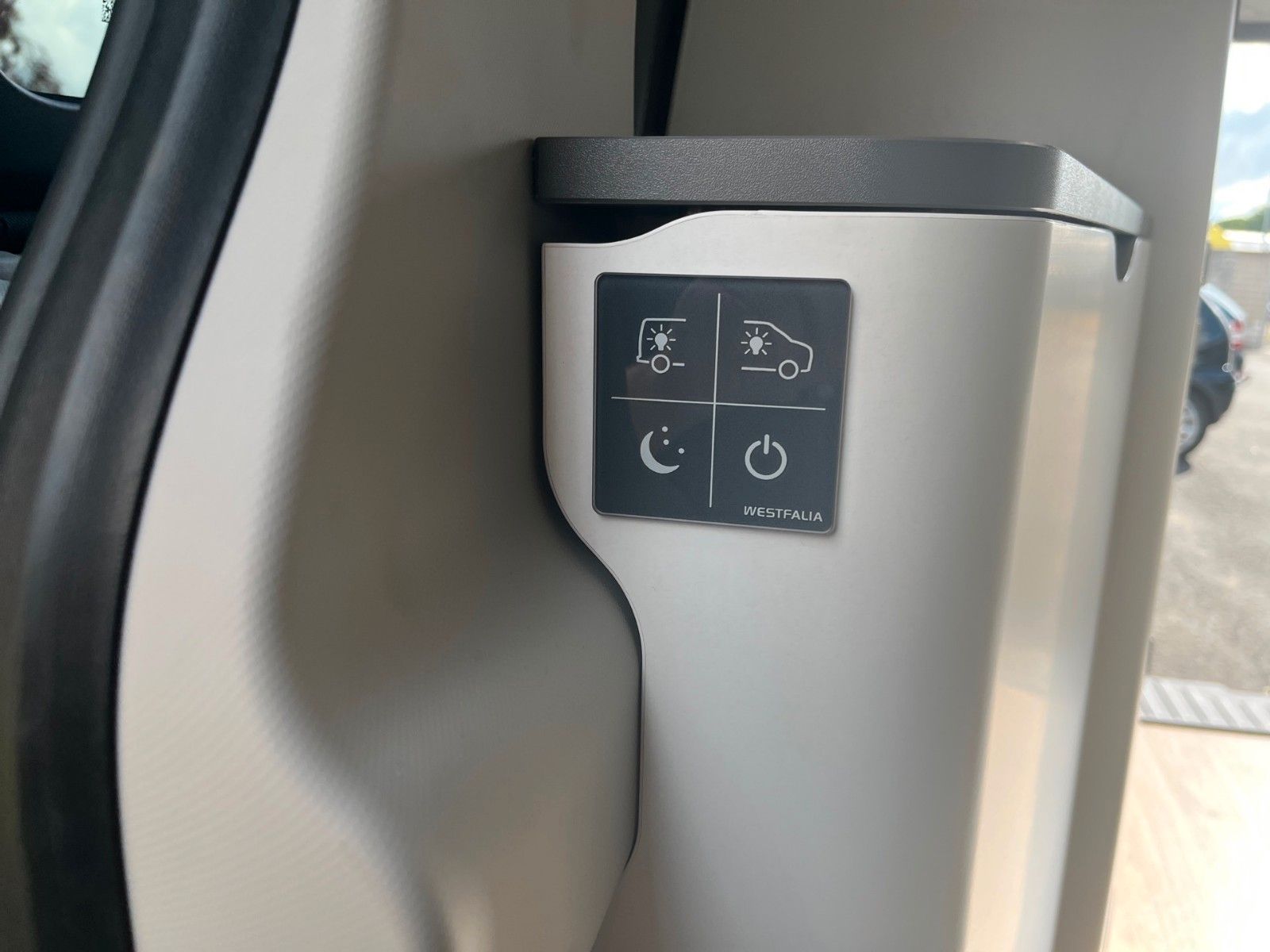 Fahrzeugabbildung Ford Nugget Plus AD Titanium 0,99 % Finanzierung