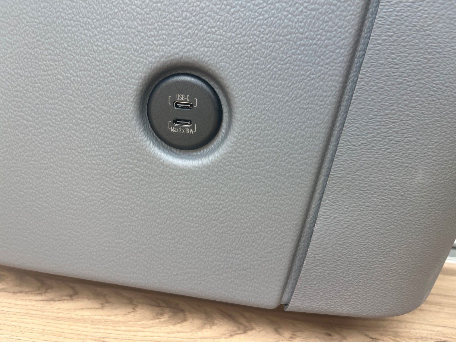 Fahrzeugabbildung Ford Nugget Plus AD Titanium 0,99 % Finanzierung