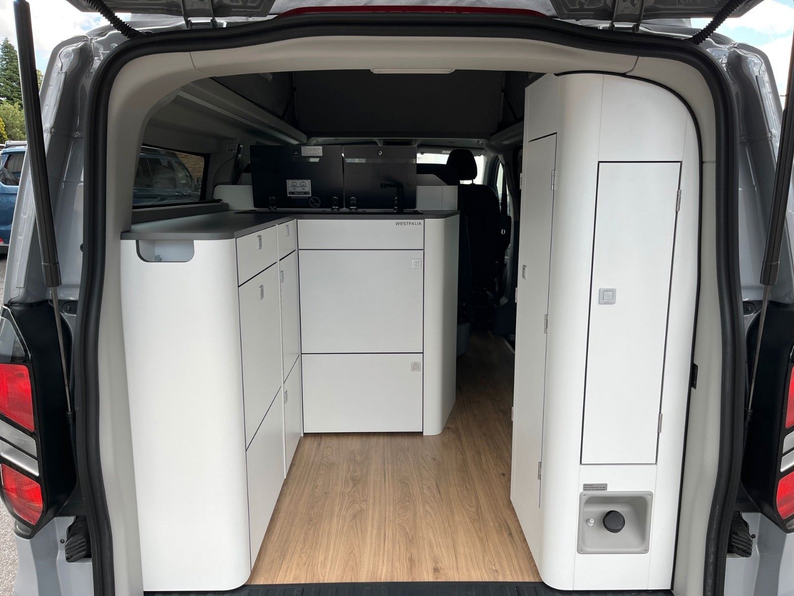 Fahrzeugabbildung Ford Nugget Plus AD Titanium 0,99 % Finanzierung