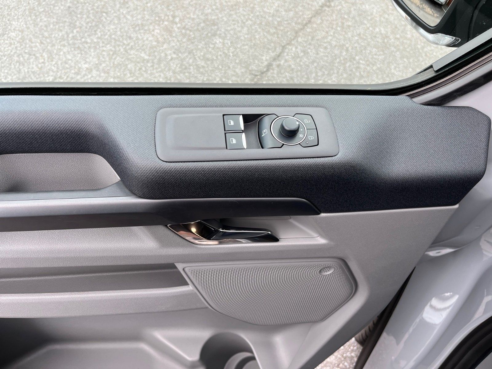 Fahrzeugabbildung Ford Nugget Plus AD Titanium 0,99 % Finanzierung
