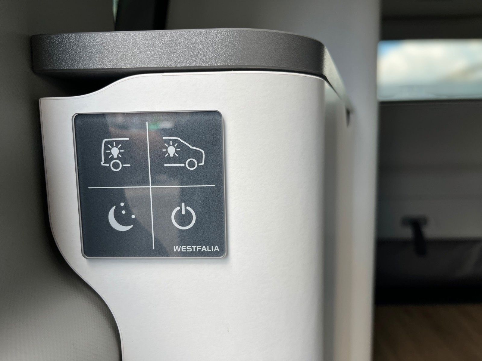 Fahrzeugabbildung Ford Nugget Plus AD Titanium 0,99 % Finanzierung