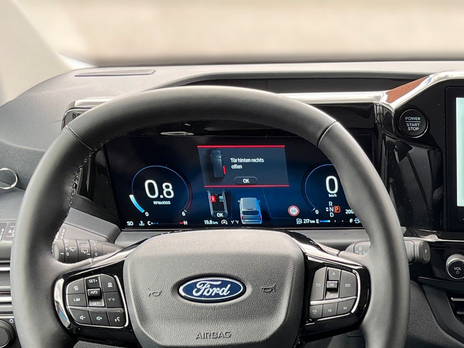 Fahrzeugabbildung Ford Nugget Plus AD Titanium 0,99 % Finanzierung
