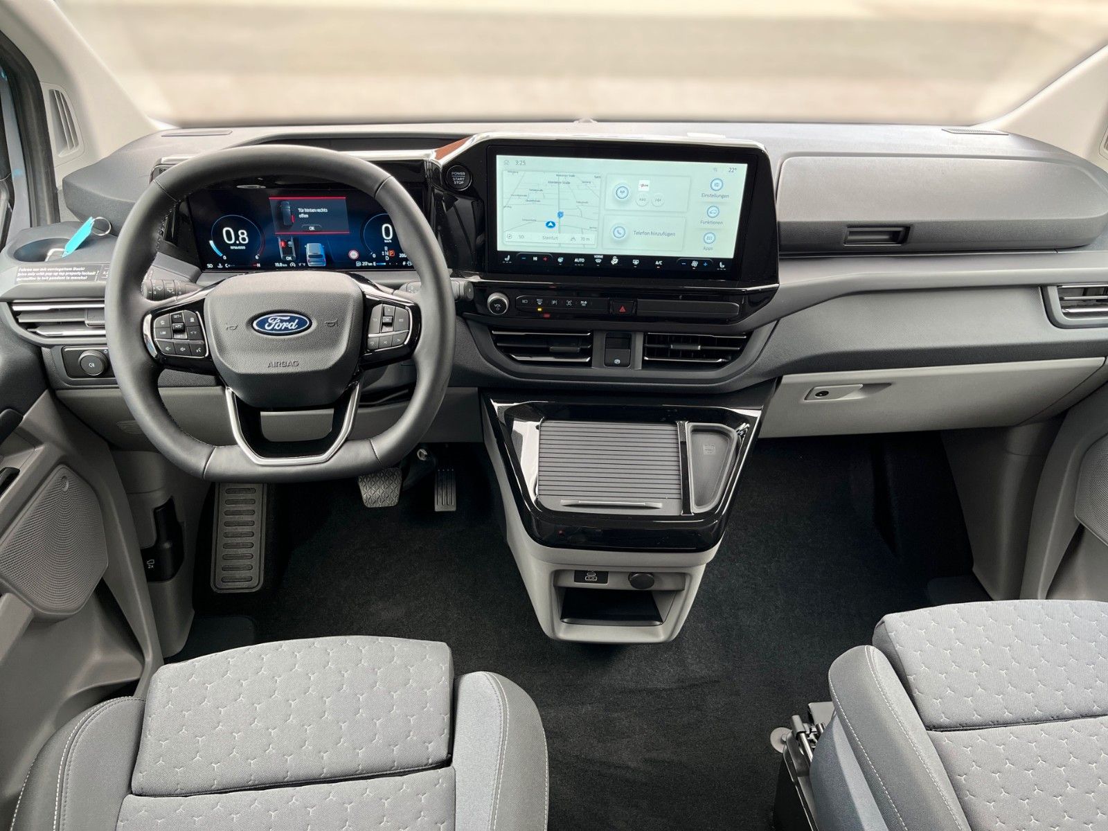 Fahrzeugabbildung Ford Nugget Plus AD Titanium 0,99 % Finanzierung