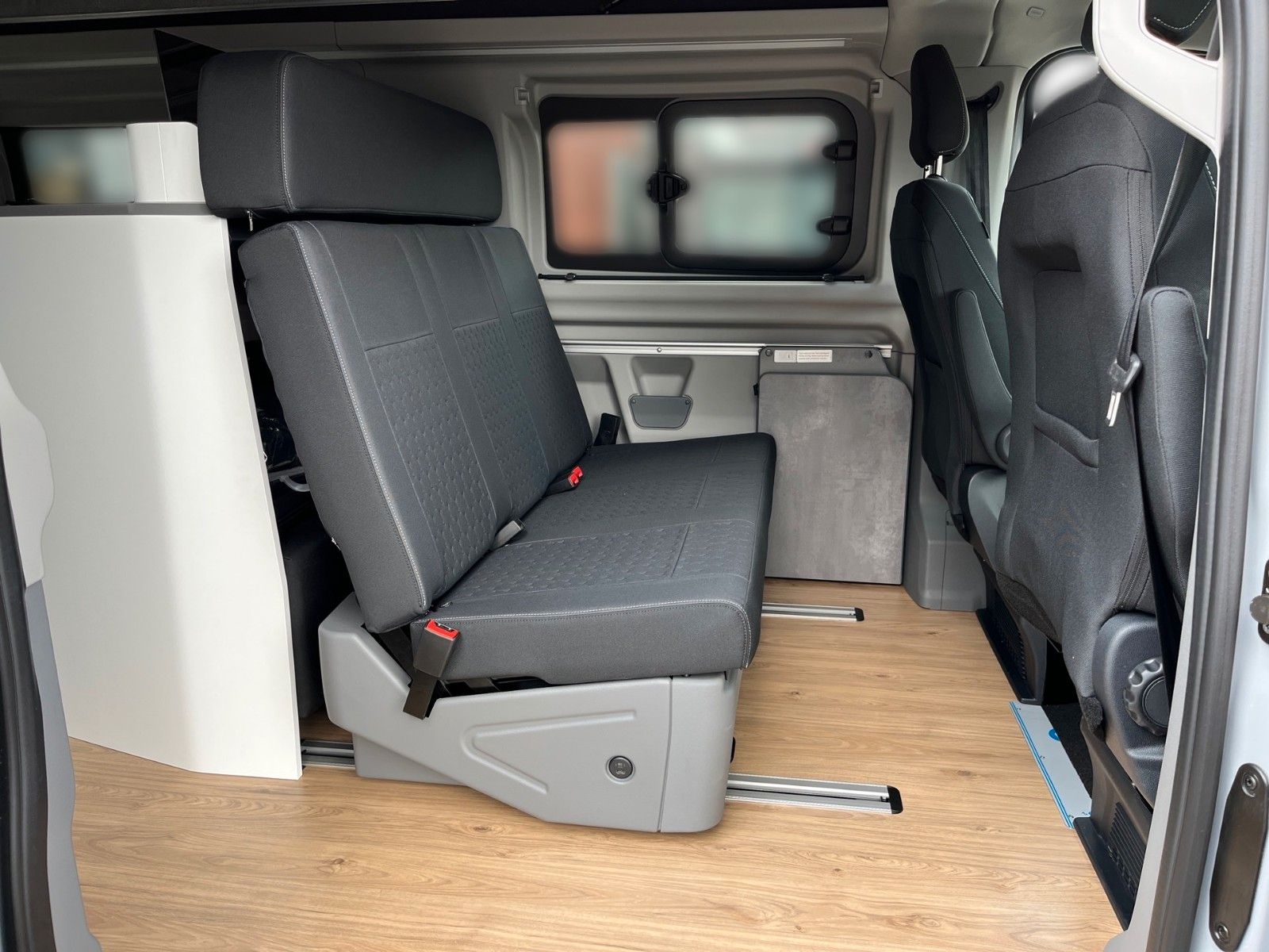 Fahrzeugabbildung Ford Nugget Plus AD Titanium 0,99 % Finanzierung