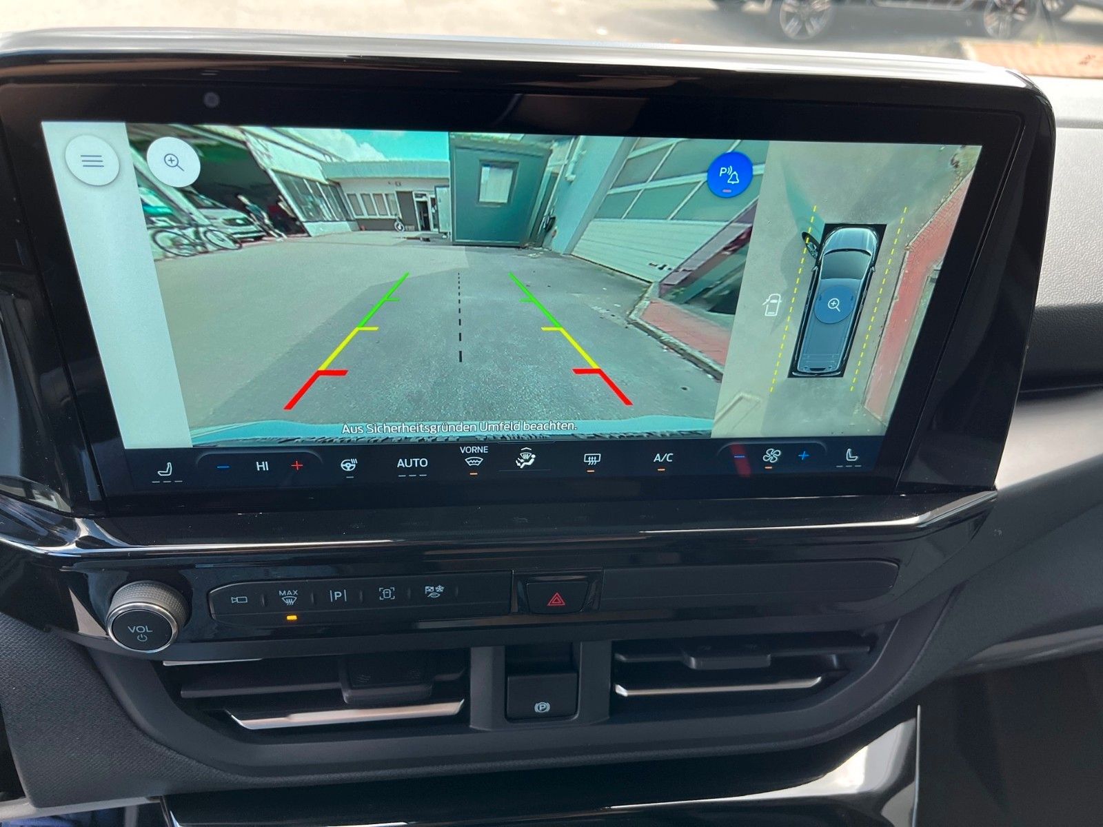 Fahrzeugabbildung Ford Nugget Plus AD Titanium 0,99 % Finanzierung