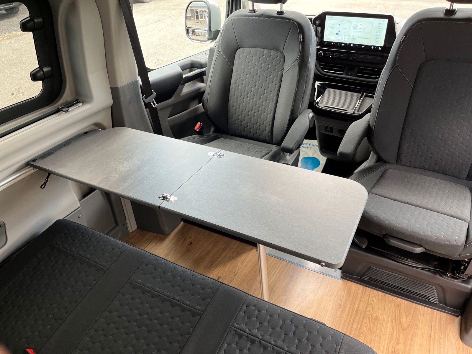 Fahrzeugabbildung Ford Nugget Plus AD Titanium 0,99 % Finanzierung