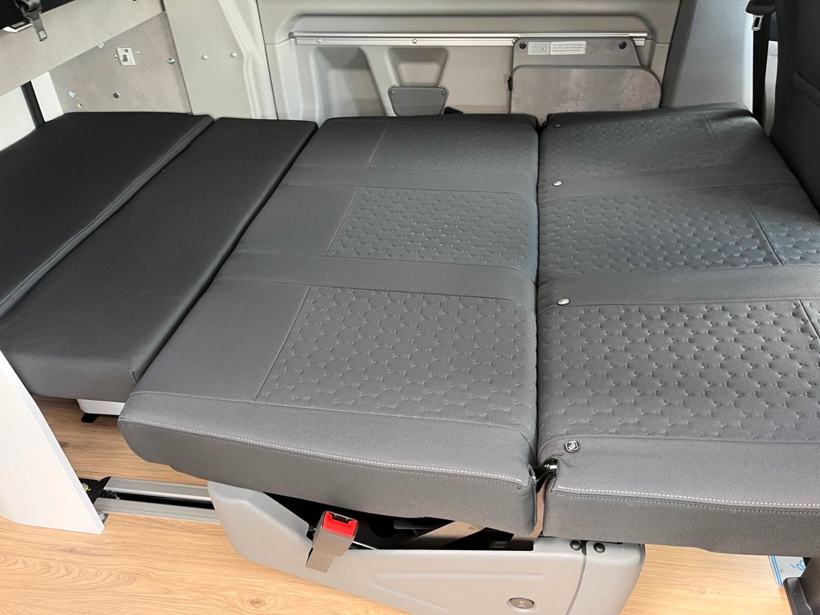 Fahrzeugabbildung Ford Nugget Plus AD Titanium 0,99 % Finanzierung
