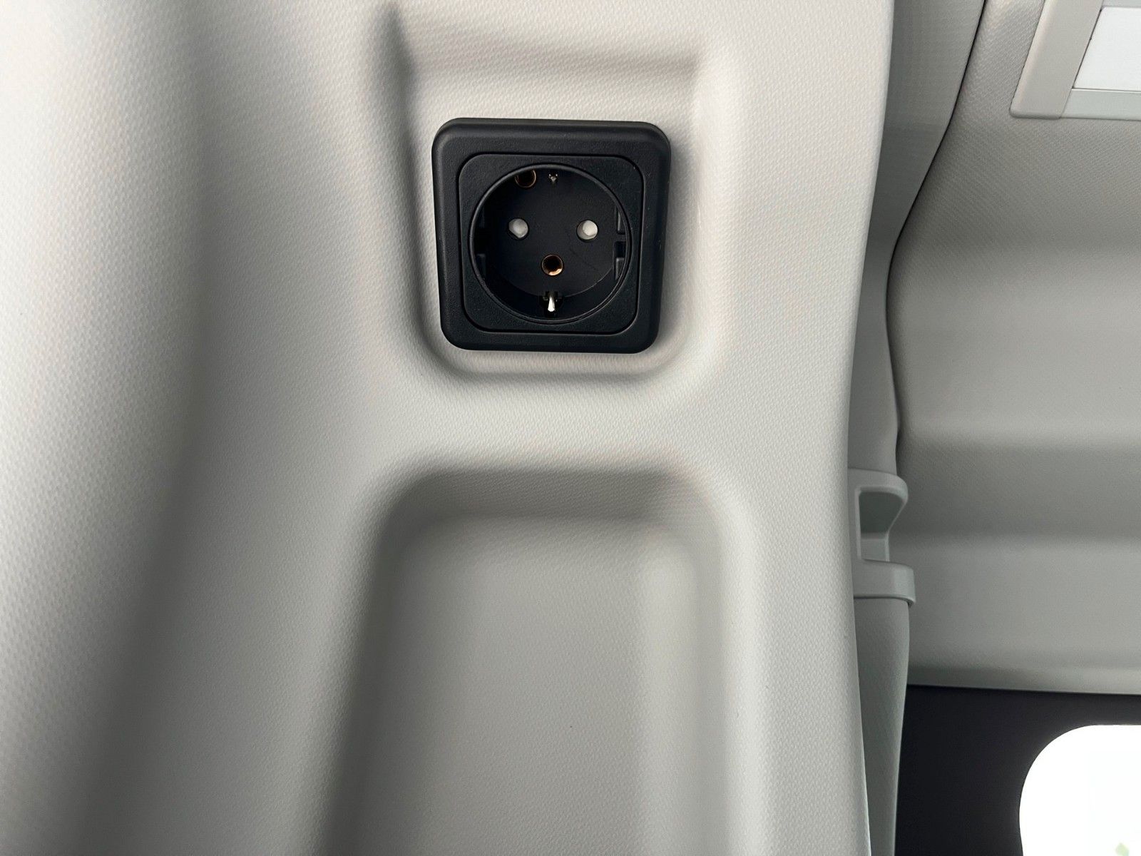 Fahrzeugabbildung Ford Nugget Plus AD Titanium 0,99 % Finanzierung