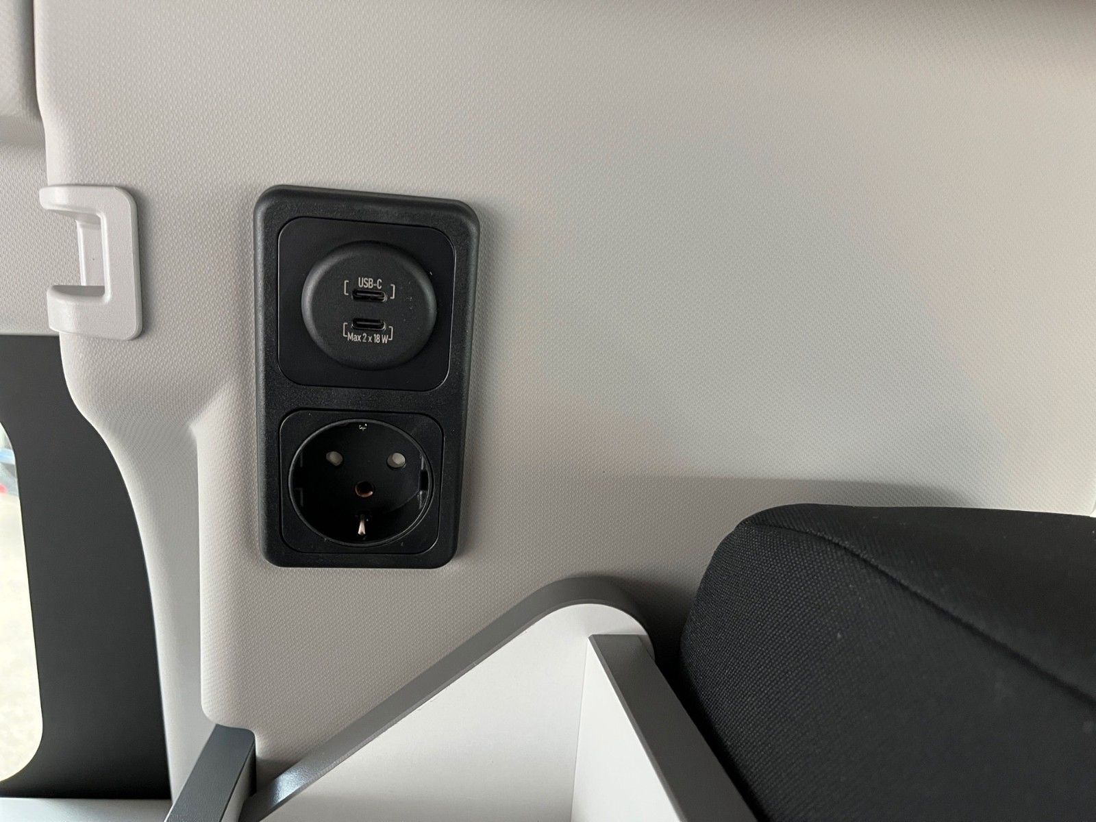Fahrzeugabbildung Ford Nugget Plus AD Titanium 0,99 % Finanzierung