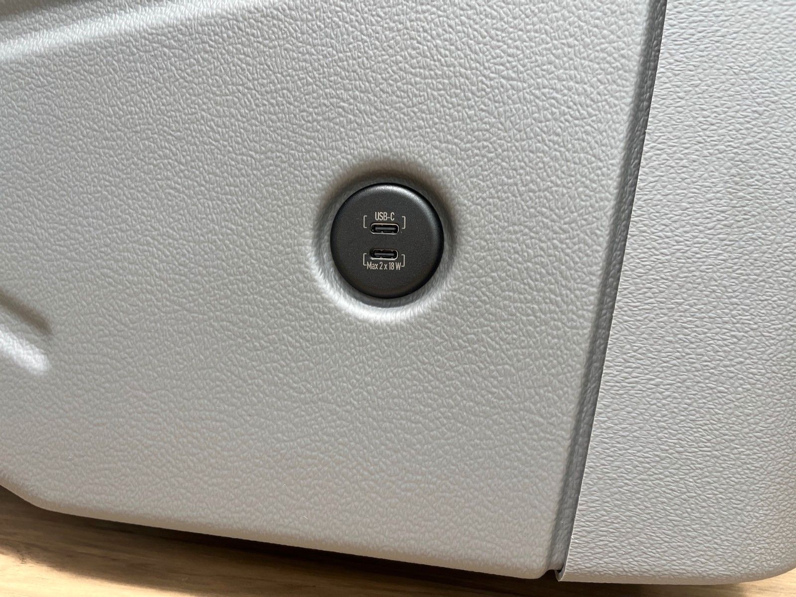 Fahrzeugabbildung Ford Nugget Plus AD Titanium 0,99 % Finanzierung