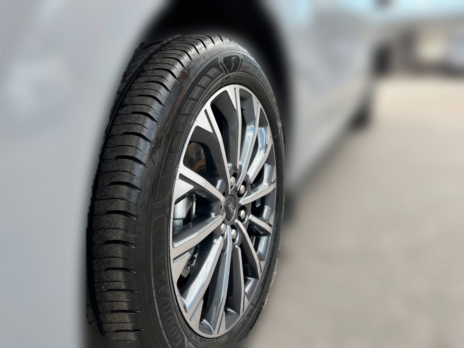 Fahrzeugabbildung Ford Nugget Plus AD Titanium 0,99 % Finanzierung