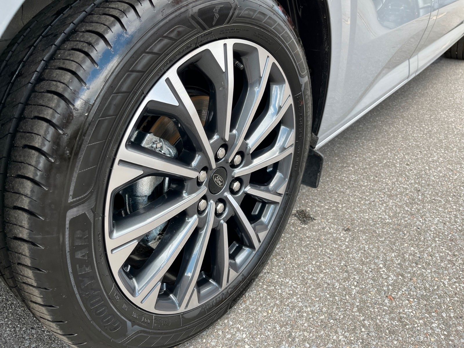 Fahrzeugabbildung Ford Nugget Plus AD Titanium 0,99 % Finanzierung