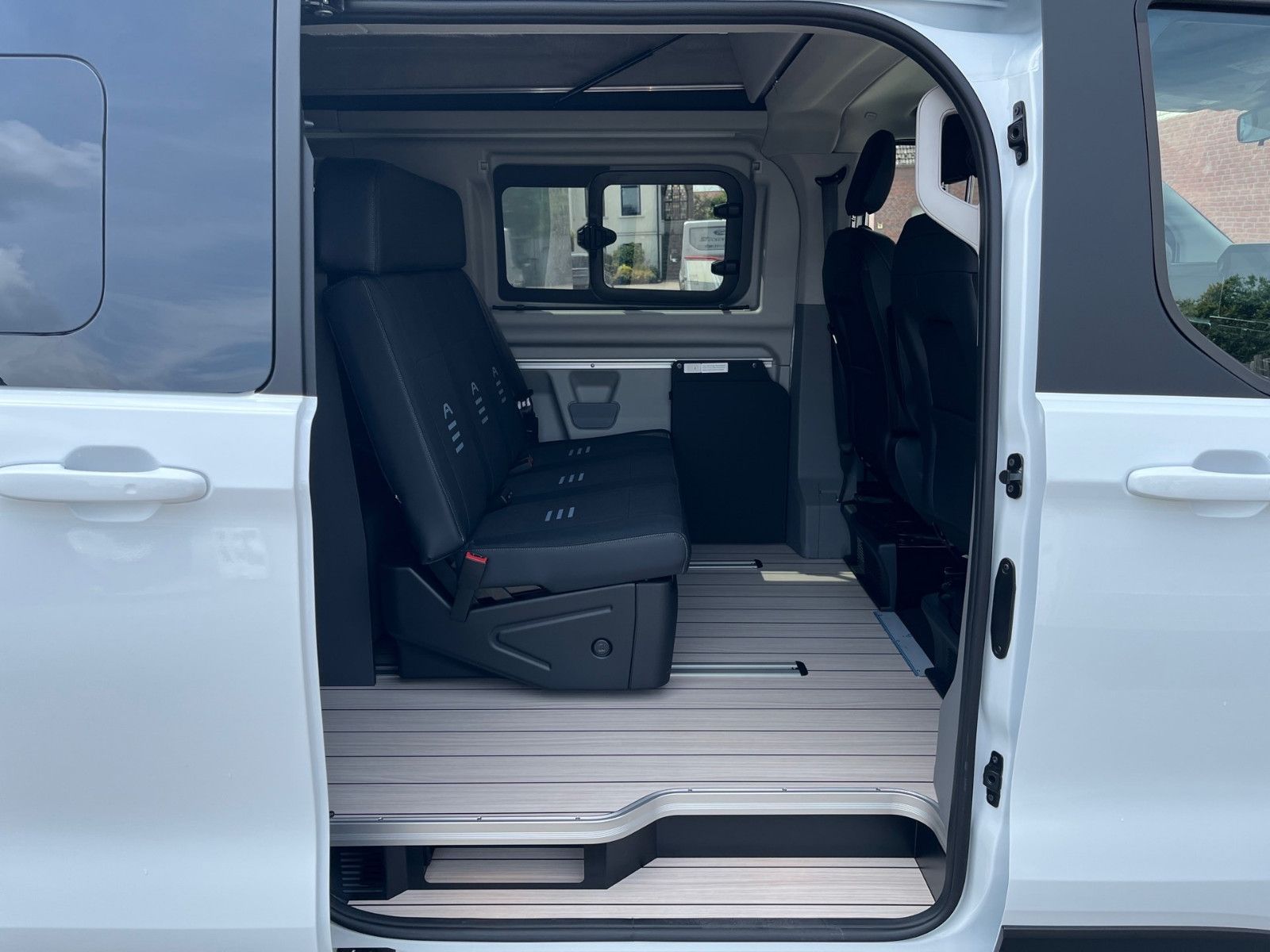 Fahrzeugabbildung Ford Nugget Plus AD Active 0,99 % Finanzierungg