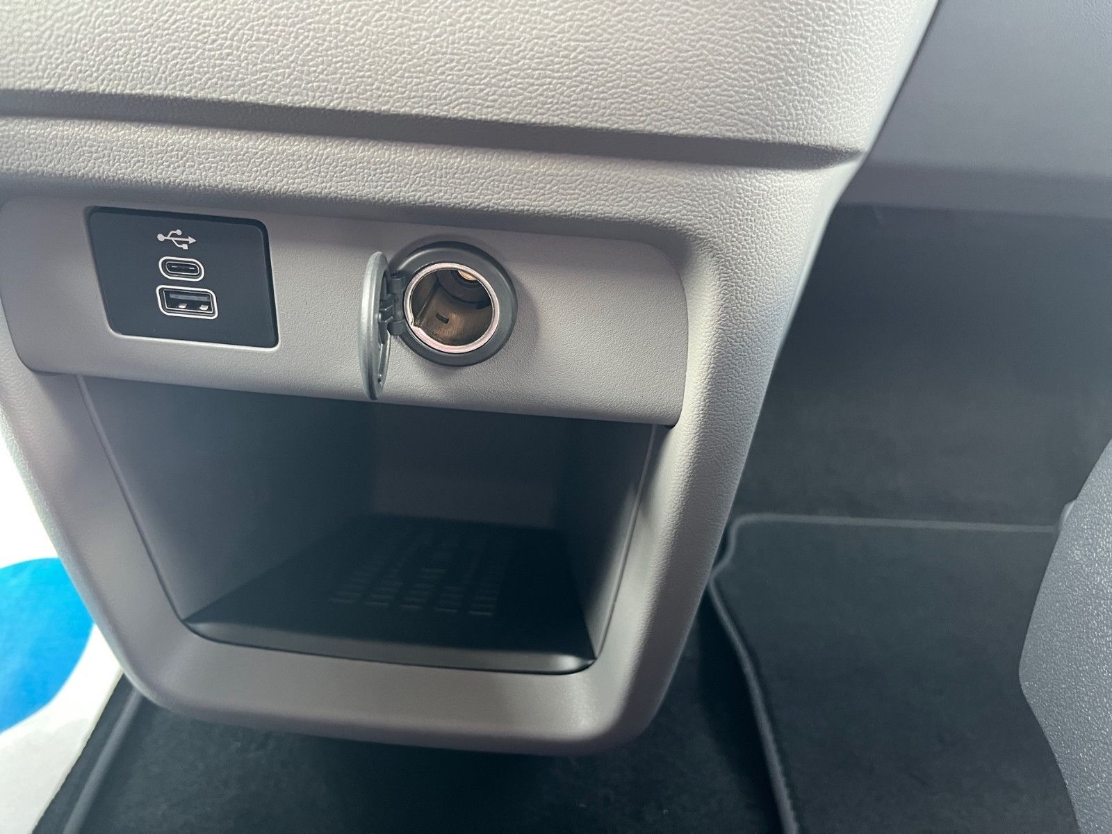Fahrzeugabbildung Ford Nugget Plus AD Active 0,99 % Finanzierungg