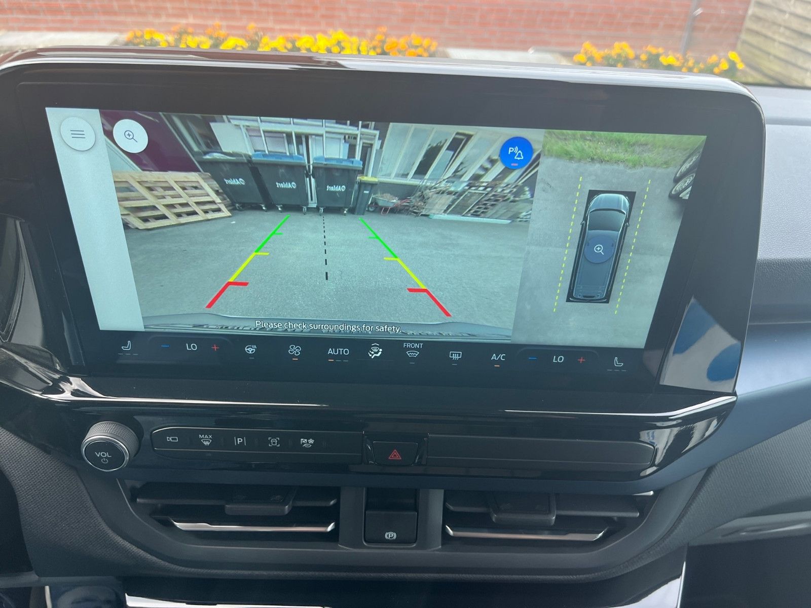 Fahrzeugabbildung Ford Nugget Plus AD Active 0,99 % Finanzierung