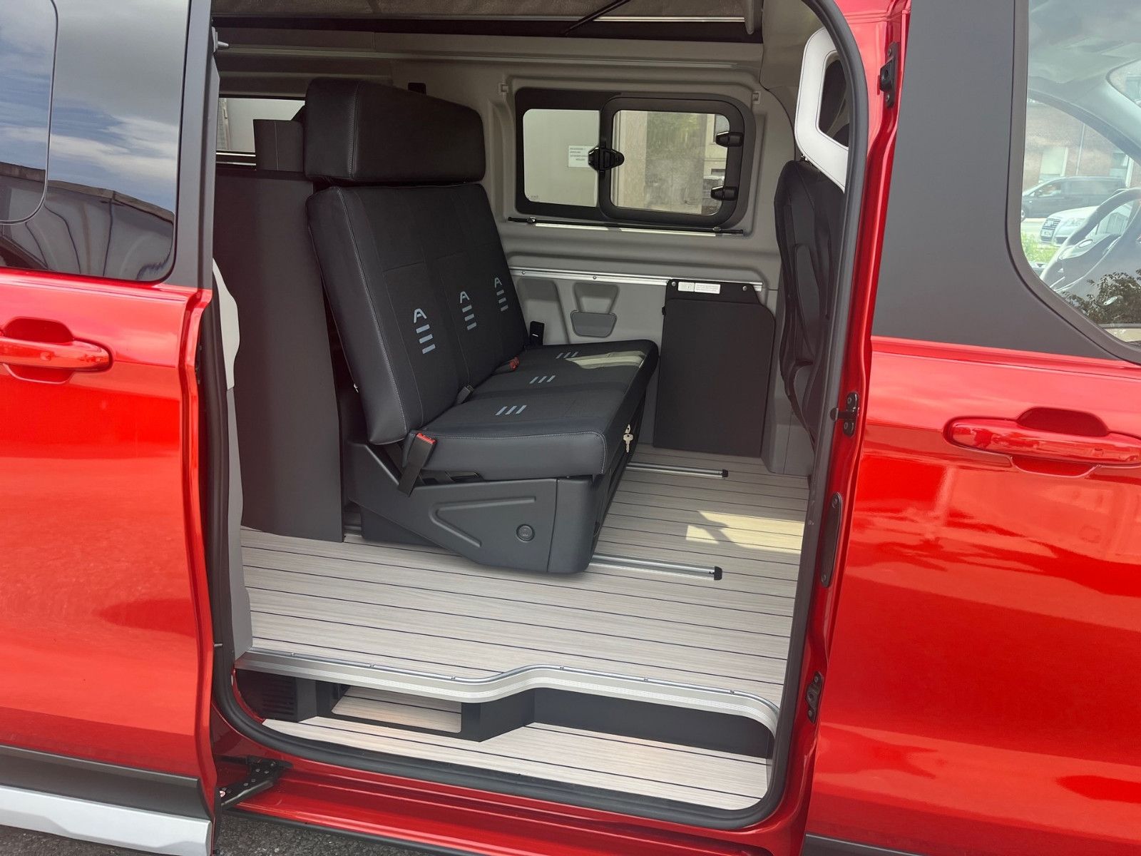 Fahrzeugabbildung Ford Nugget Plus AD Active 0,99 % Finanzierung