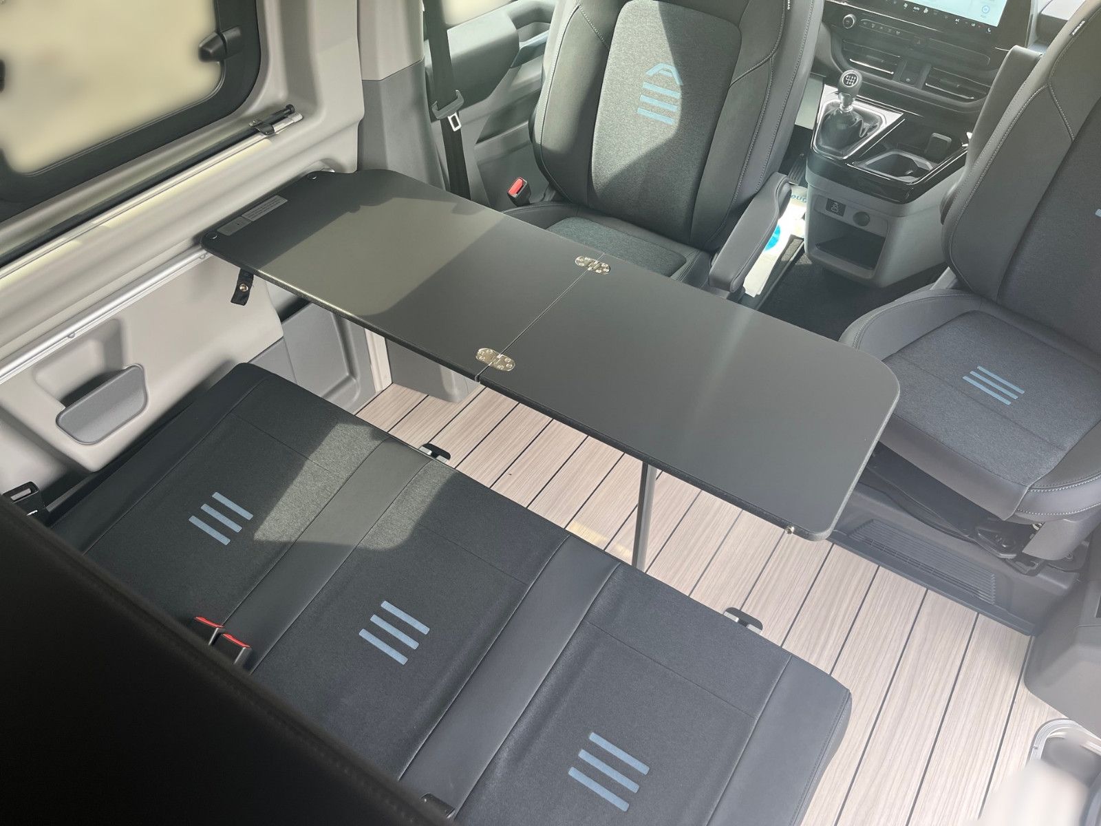 Fahrzeugabbildung Ford Nugget Plus AD Active 0,99 % Finanzierung