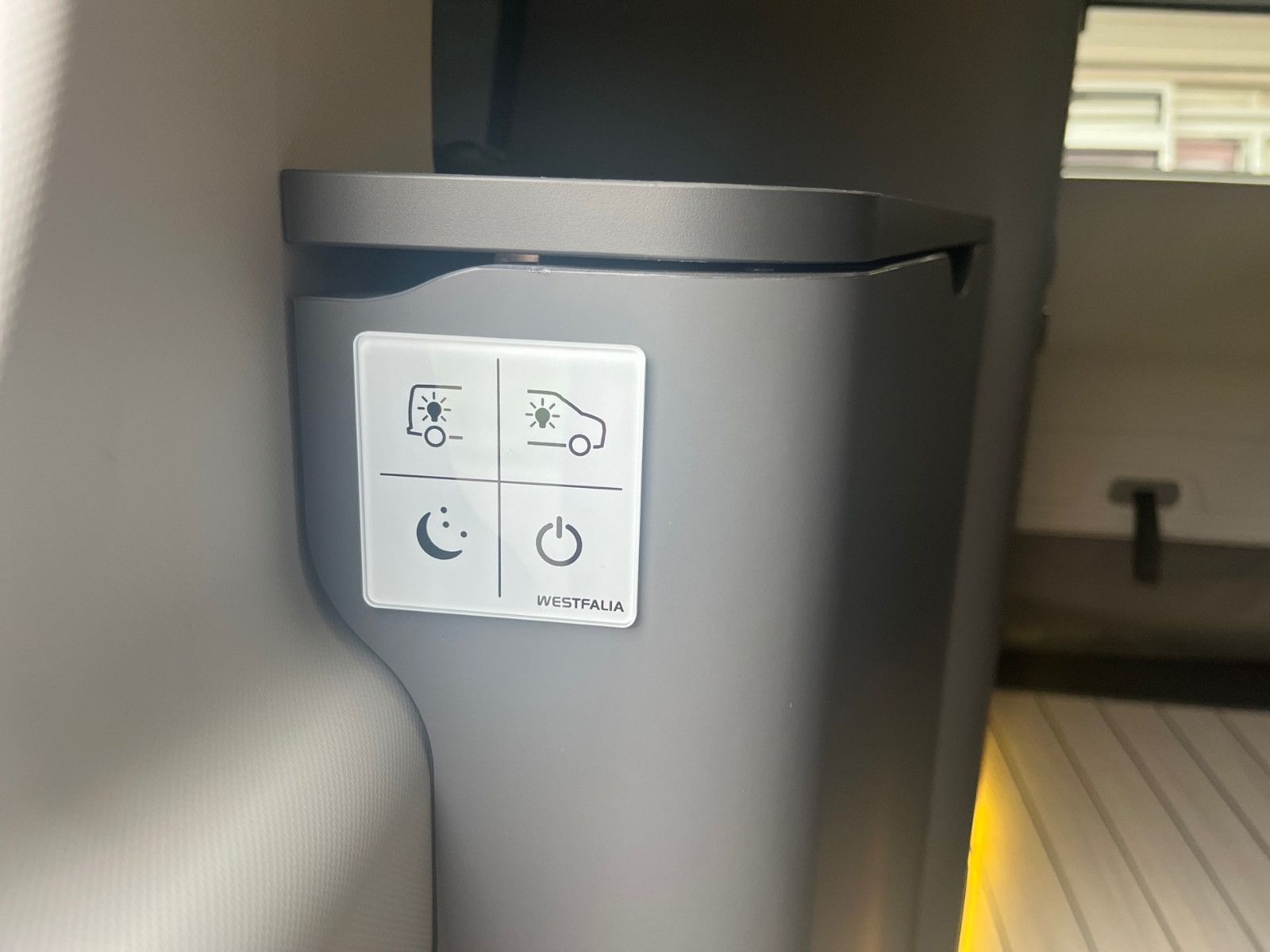 Fahrzeugabbildung Ford Nugget Plus AD Active 0,99 % Finanzierung