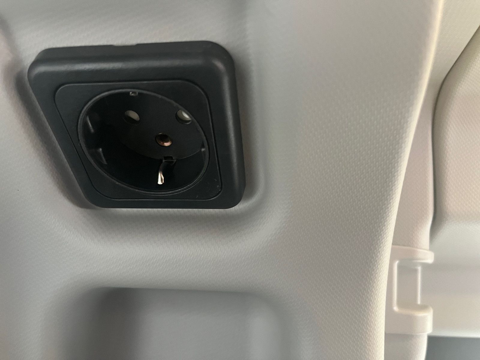 Fahrzeugabbildung Ford Nugget Plus AD Active 0,99 % Finanzierung