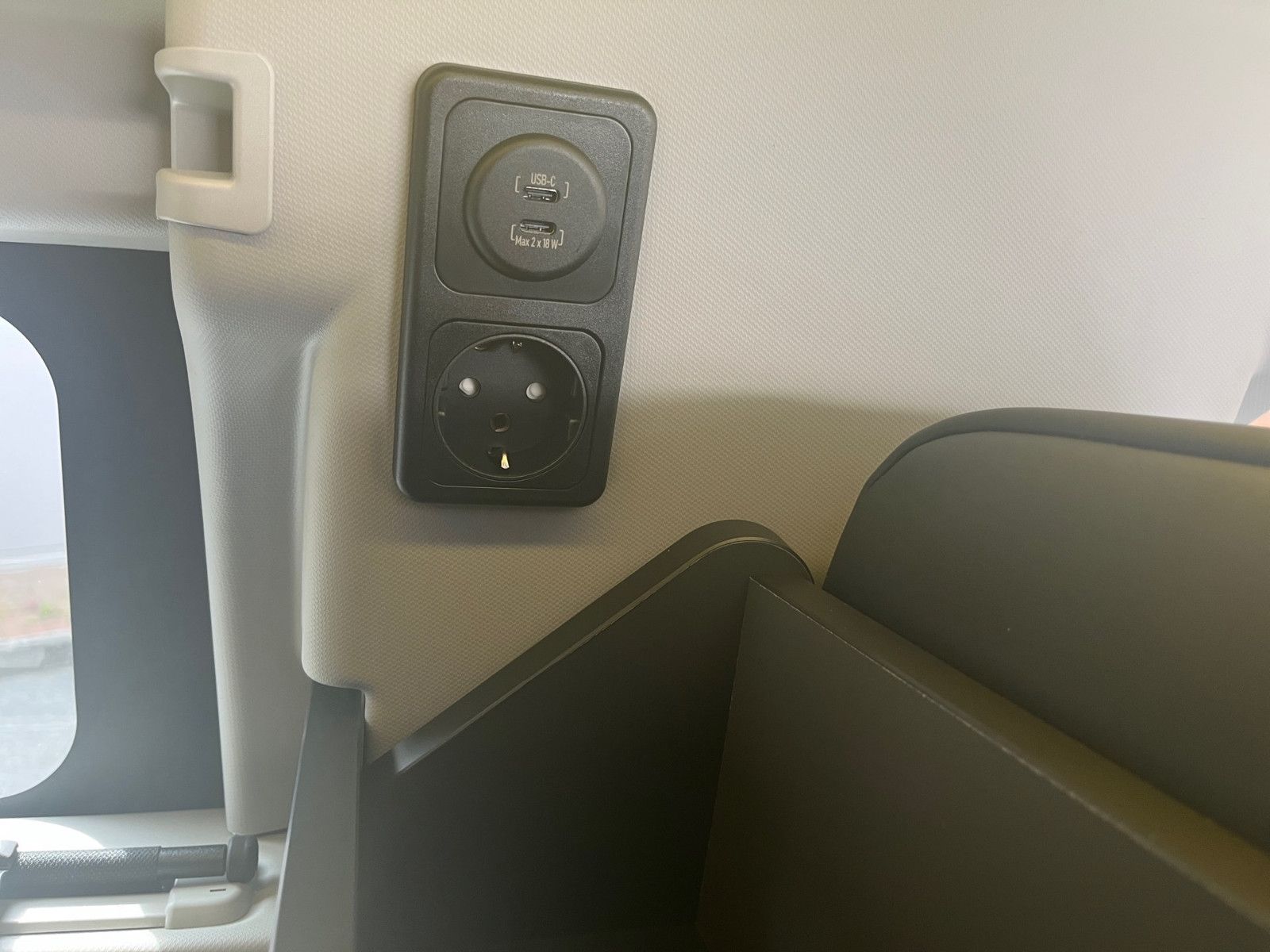 Fahrzeugabbildung Ford Nugget Plus AD Active 0,99 % Finanzierung