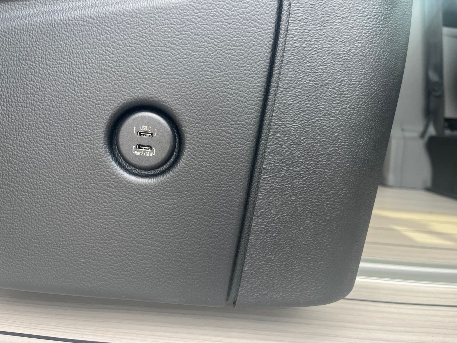 Fahrzeugabbildung Ford Nugget Plus AD Active 0,99 % Finanzierung