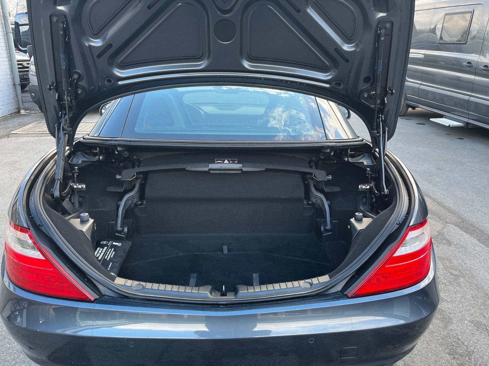 Fahrzeugabbildung Mercedes-Benz SLK 200 Roadster+Panorama-Vario+Navi+...