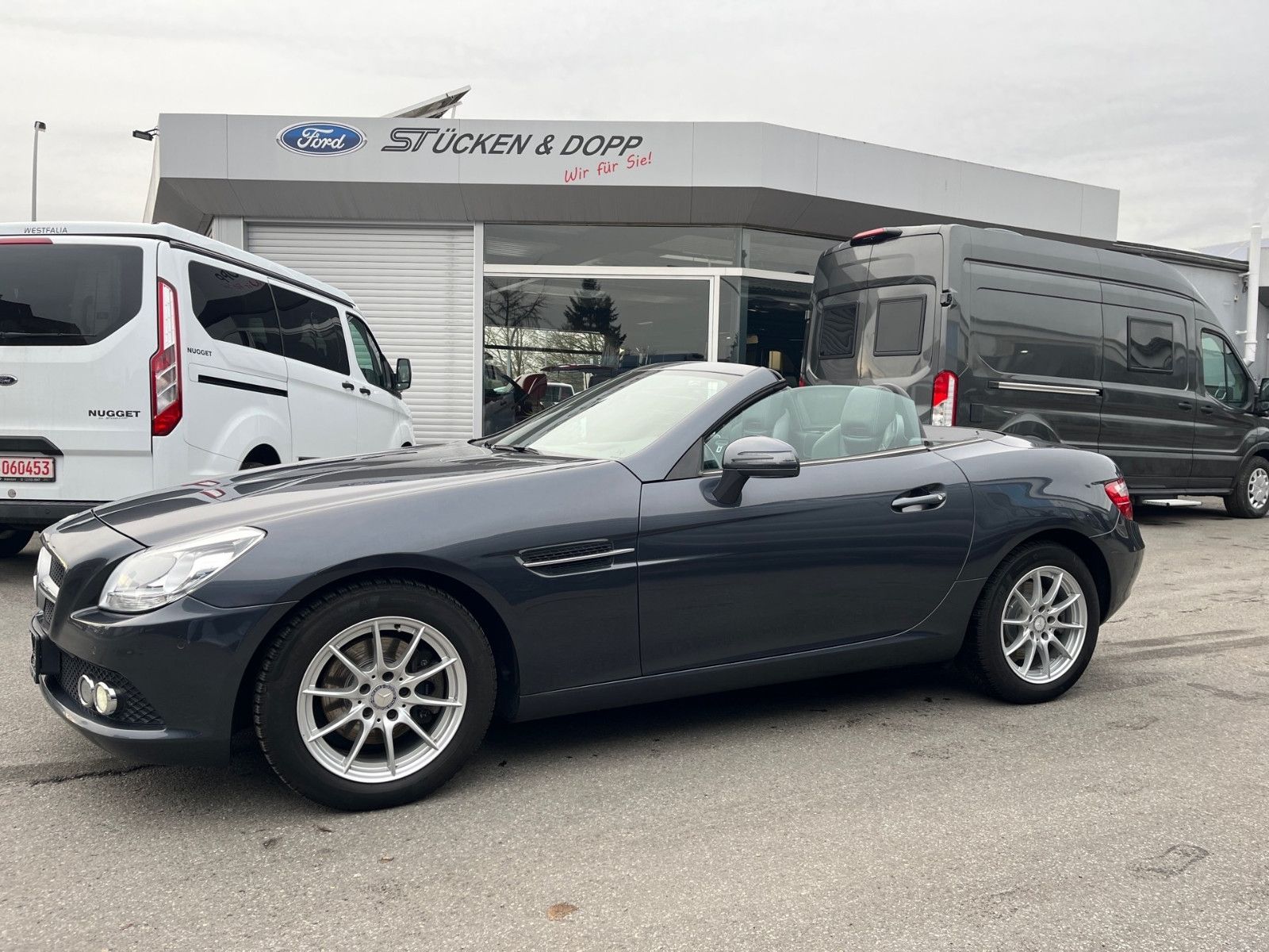 Fahrzeugabbildung Mercedes-Benz SLK 200 Roadster+Panorama-Vario+Navi+...
