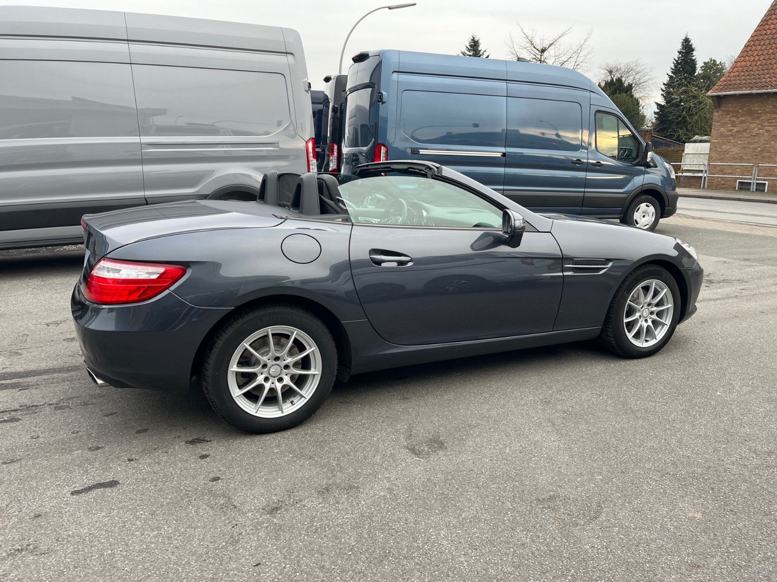 Fahrzeugabbildung Mercedes-Benz SLK 200 Roadster+Panorama-Vario+Navi+...