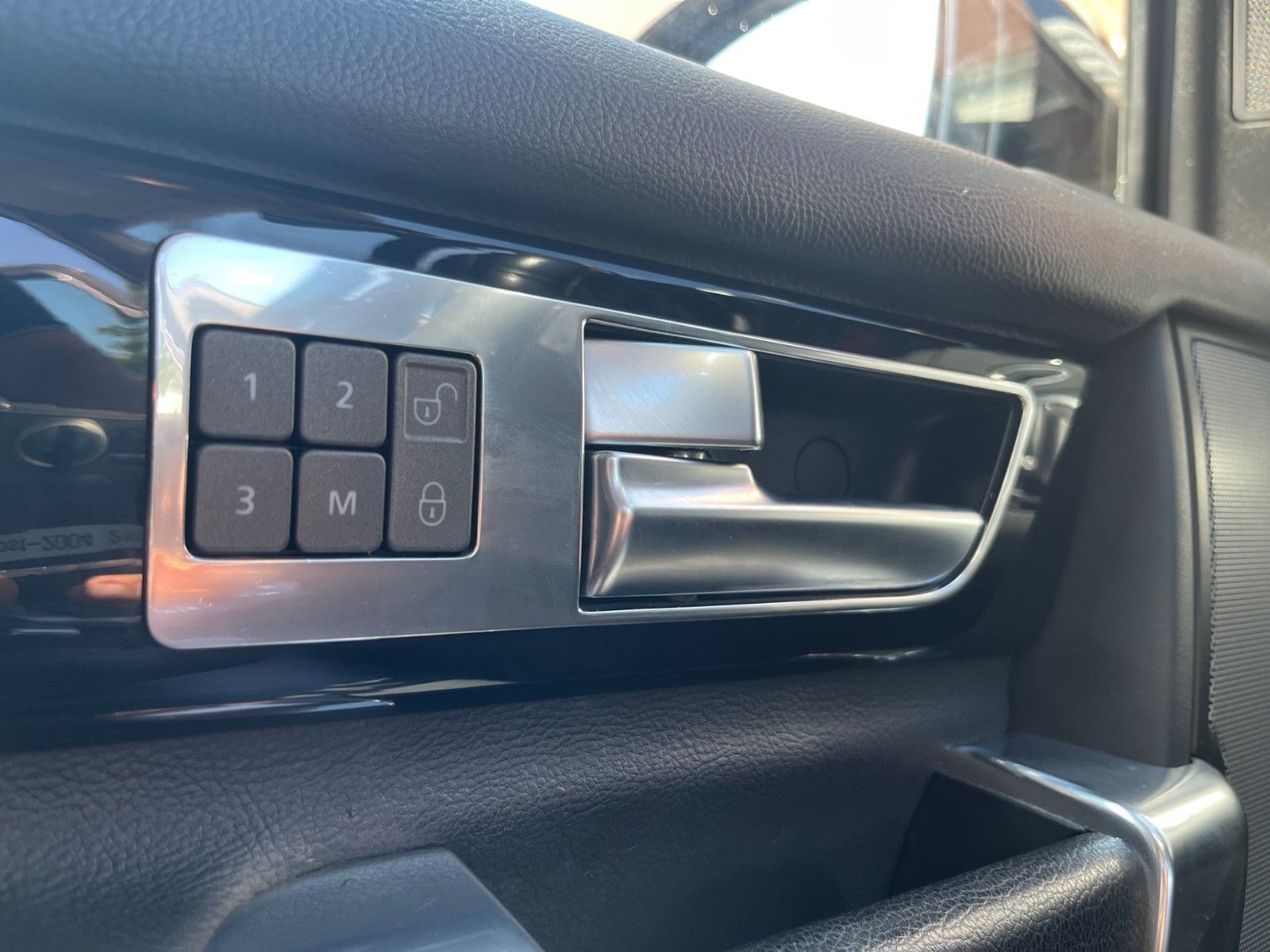 Fahrzeugabbildung Land Rover Discovery 4 SDV6 HSE