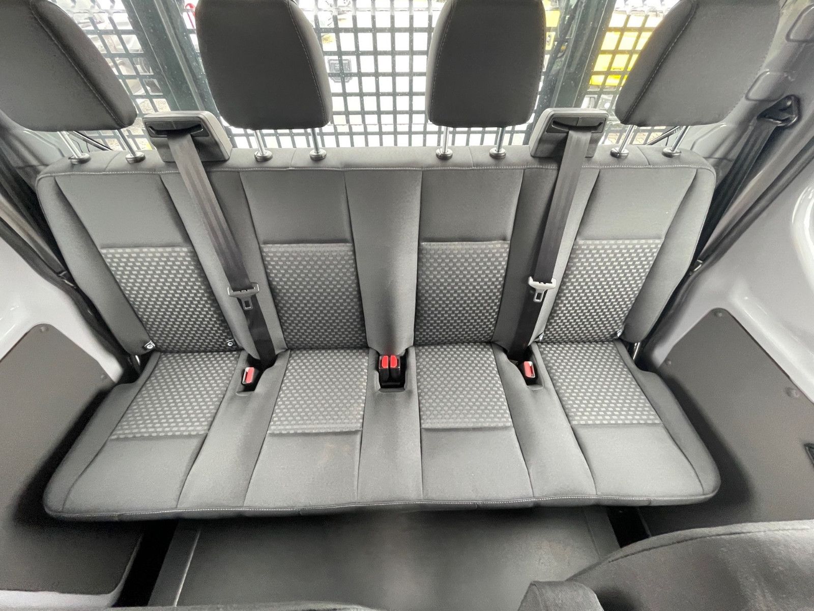 Fahrzeugabbildung Ford Transit Pritsche DOKA 350 L3 Trend